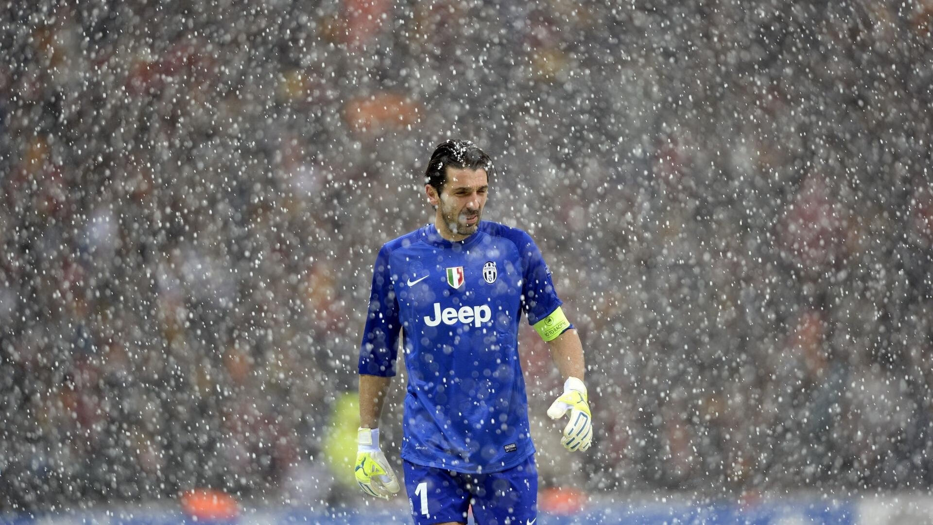 MILAN SPORTS-7400万英镑买来2球前锋？曼联新援塞斯科陷入质疑，曼联shaw