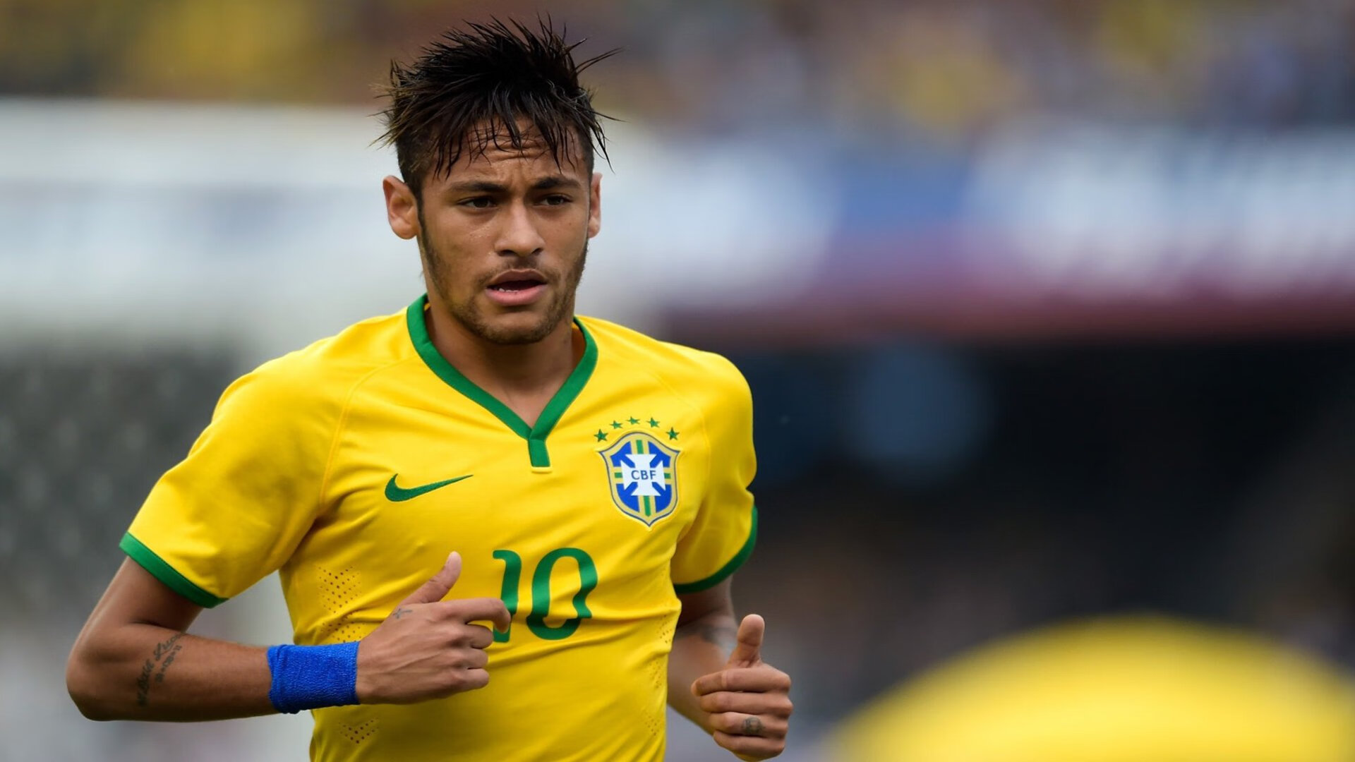 米兰体育官网入口-36岁丁俊晖现状：身家过亿却常住国外，大龄富二代妻子气质绝佳